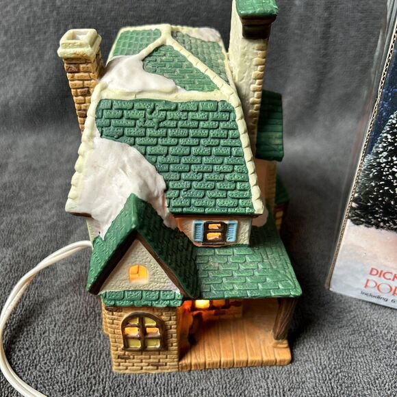 Dickens Collectables Porcelain Train Station Christmas Hand Painted Light Up - Picture 3 of 7